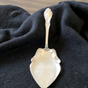 Sterling dessert server. About 9”